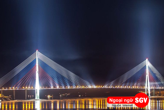 cầu Russky ở Nga