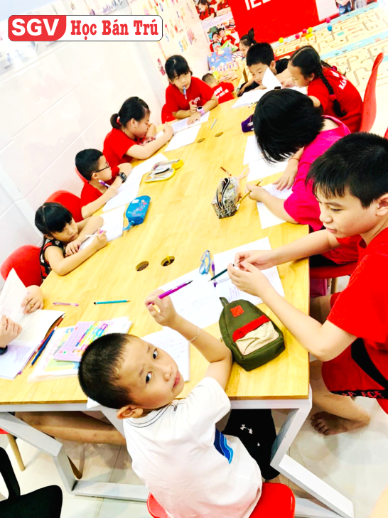 lớp học bán trú cho trẻ chuẩn bị vào lớp 1 tại trung tâm sgv